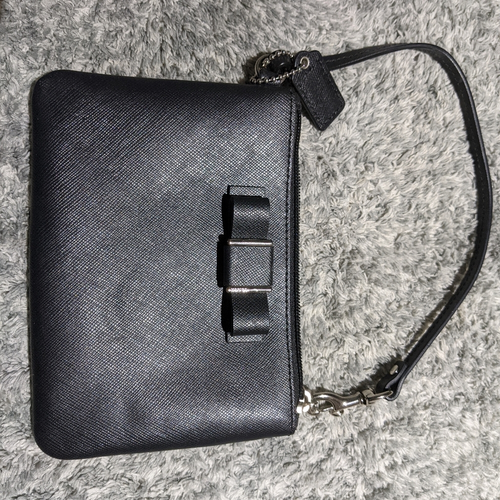 NWOT Coach Darcy Bow saffiano wristlet